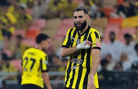 破防了！张本智和比手势，现场球迷给港队加油，日本队压力大