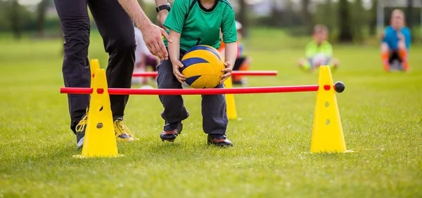 什么是“博弈中的过度自信偏差”？解析为何 90% 的赌客觉得自己高于平均水平。（解读博弈中的过度自信偏差：为何九成赌客自认高于平均水平）